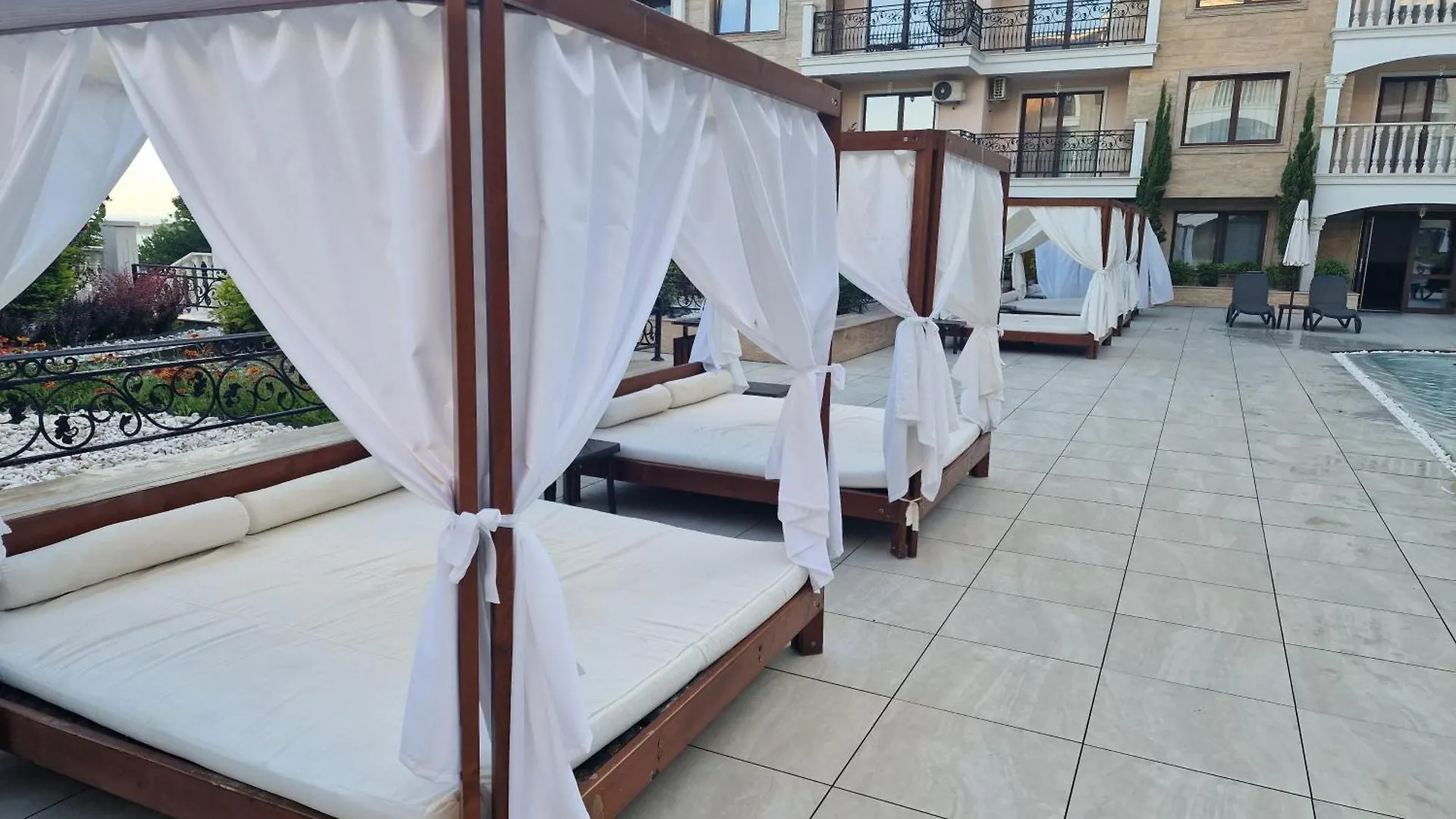 Luxury Seaview Penthouse Apartments At Valencia Gardens Burgas City